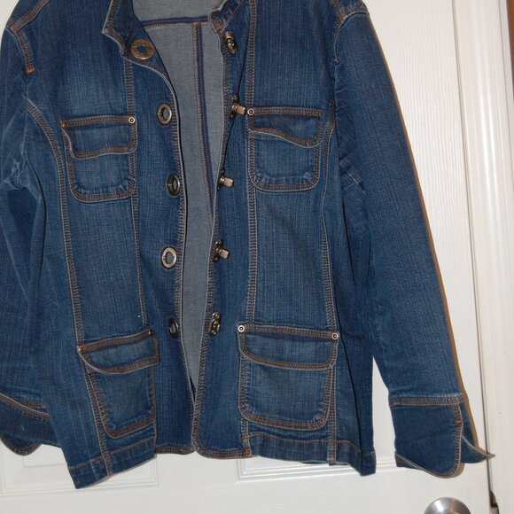 CHICOS Women's Denim Blue Jean Jacket W/ Silvertone Metal Closure Buttons Size 3 - Picture 4 of 12